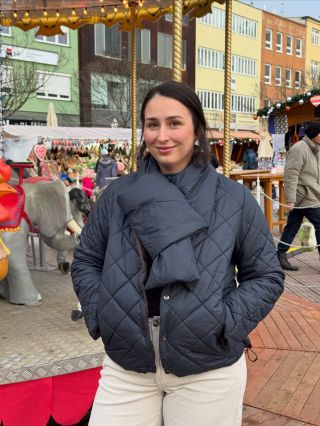 Vánoce možná skončily, ale sezóna zimních outfitů je v plném proudu❄️🤍 Teplo, vrstvy a styl, který dává smysl. Přijďte si...